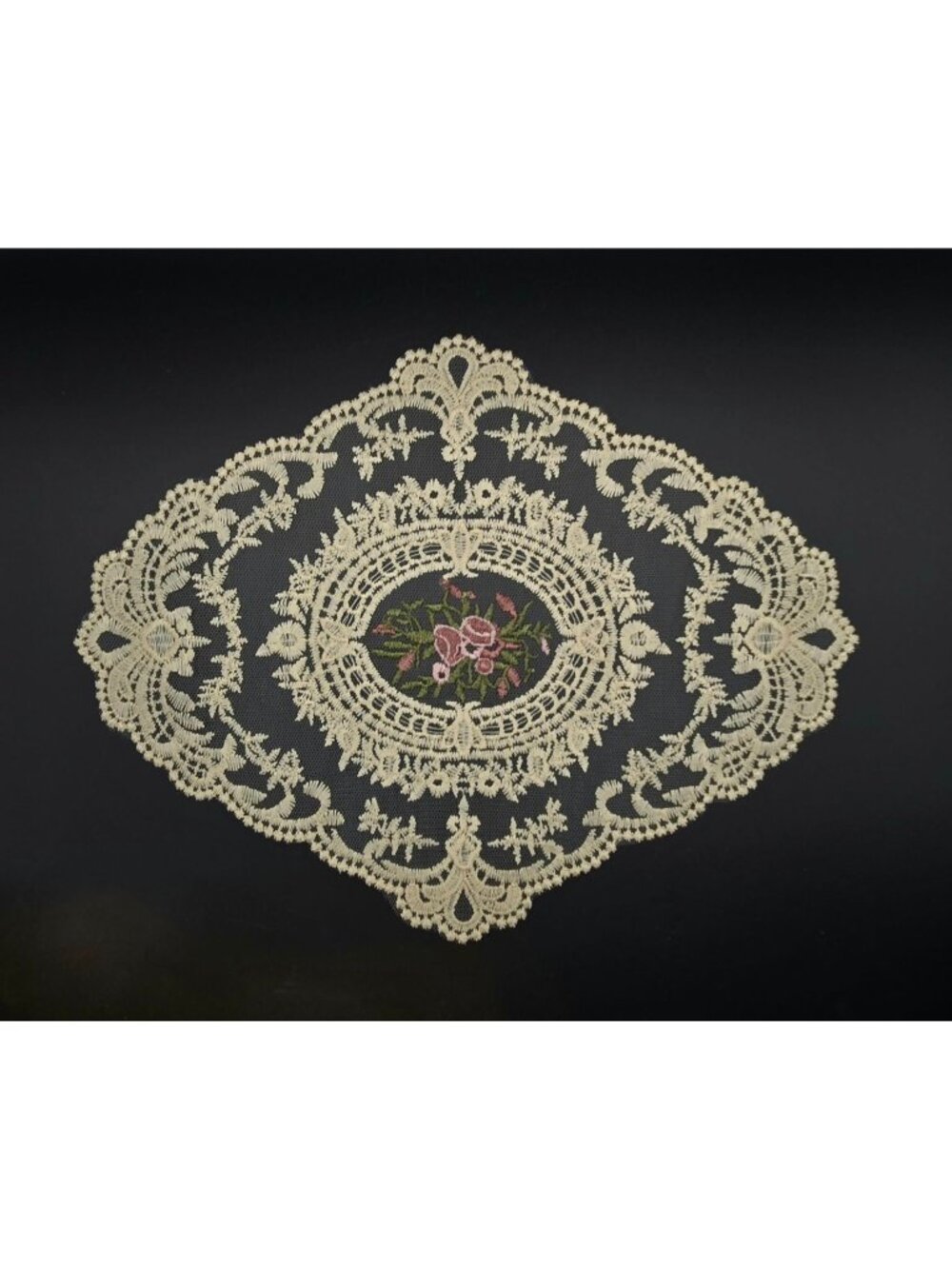 Vintage Embroidered Oval Lace Doily With Floral Centerpiece 10" Beige & Pink Ele
